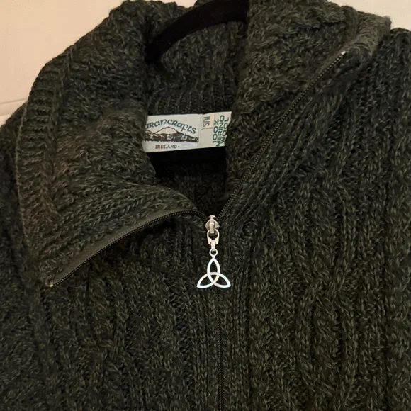 Aran Crafts Batwing Jacket with Celtic Knot Zipper Pull‎‎‎ in Army Green EUC - Picture 3 of 5